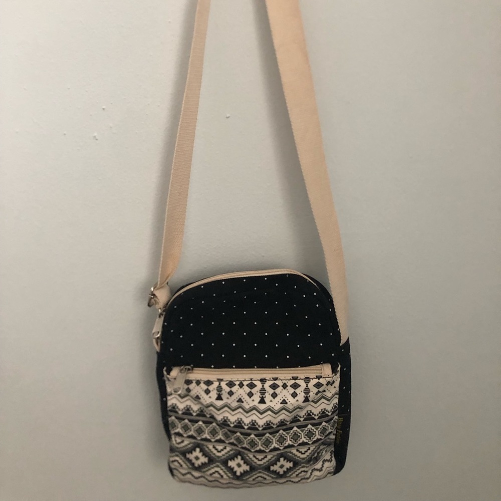 HiTop Fashion Black, Cream, and Green Purse